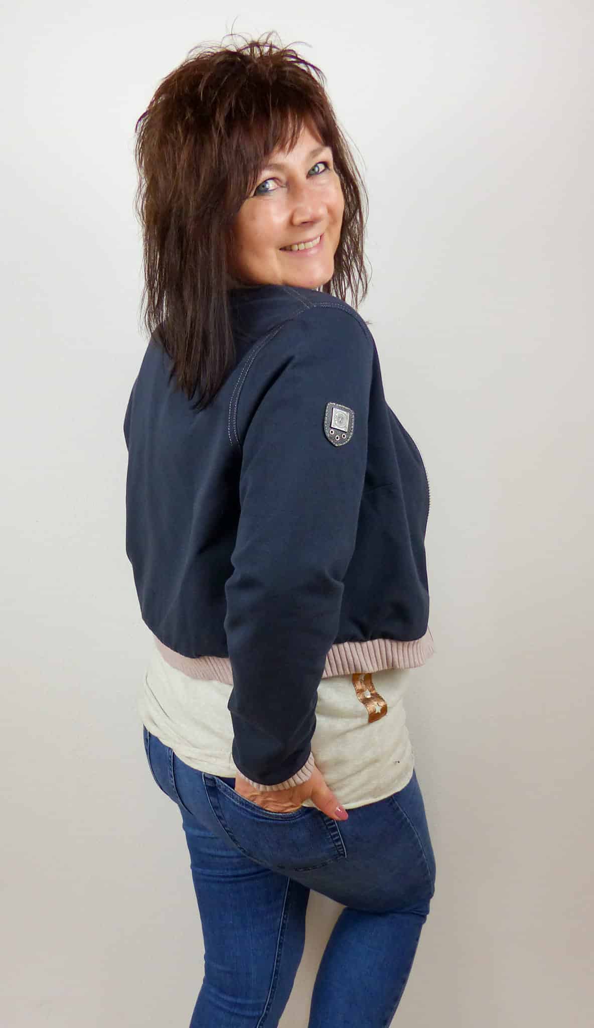 schnittmuster-blouson-fuer-damen-naehanleitung-von-meine-herzenswelt-Sonja-Verruecktundzugenaeht