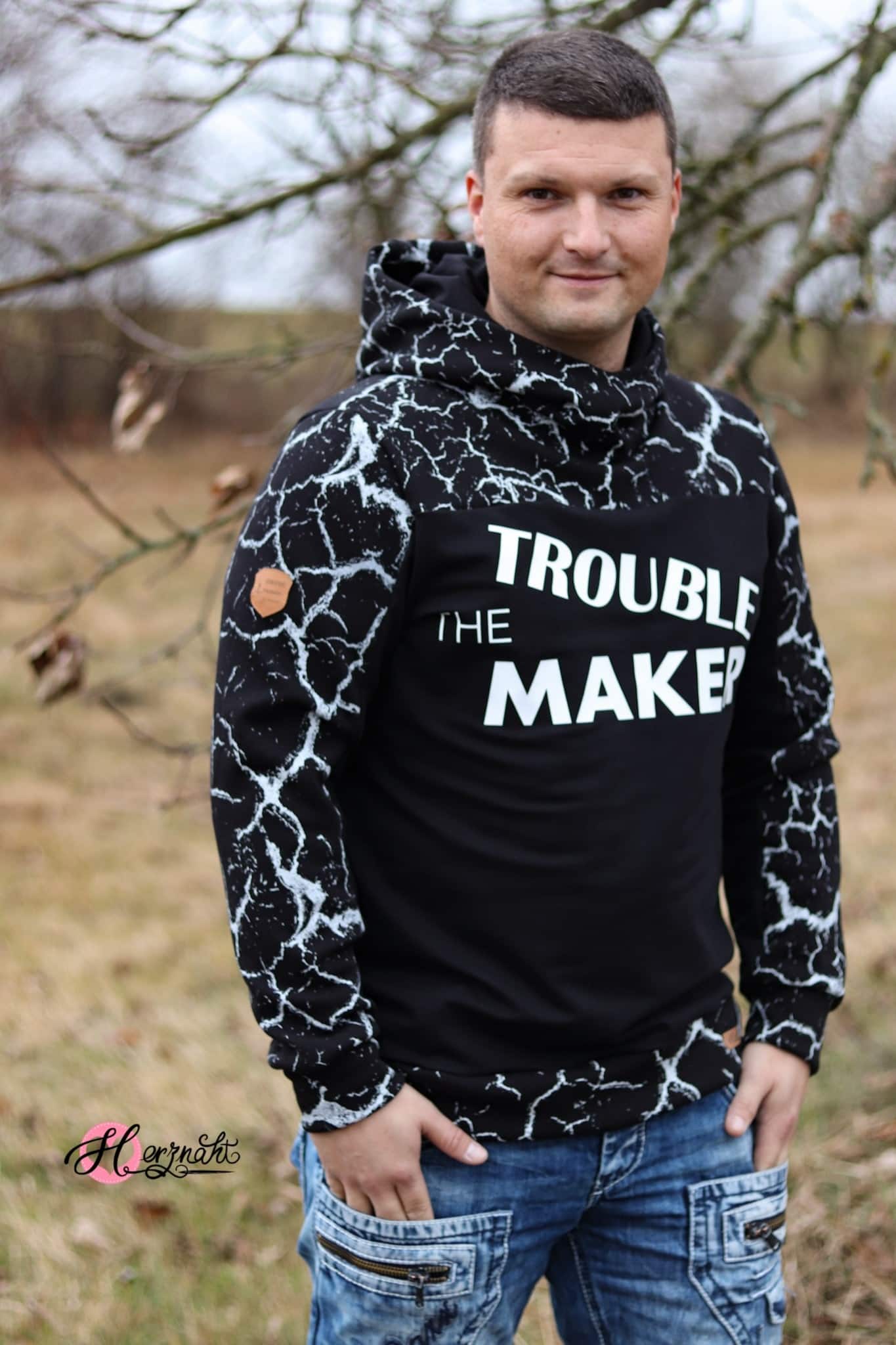 schnittmuster-hoodie-fuer-herren-naehanleitung-von-meine-herzenswelt