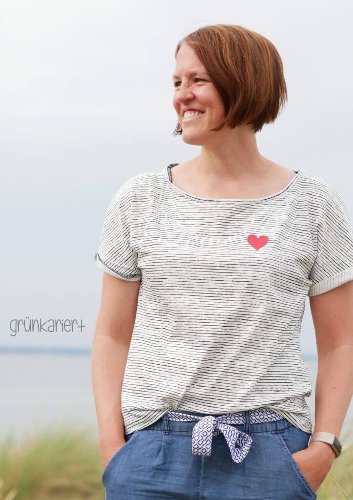 schnittmuster--cropshirt-tshirt-shirt-fuer-damen-Cara--naehen-naehanleitung-von-meine-herzenswelt Marie Kristin Biemüller