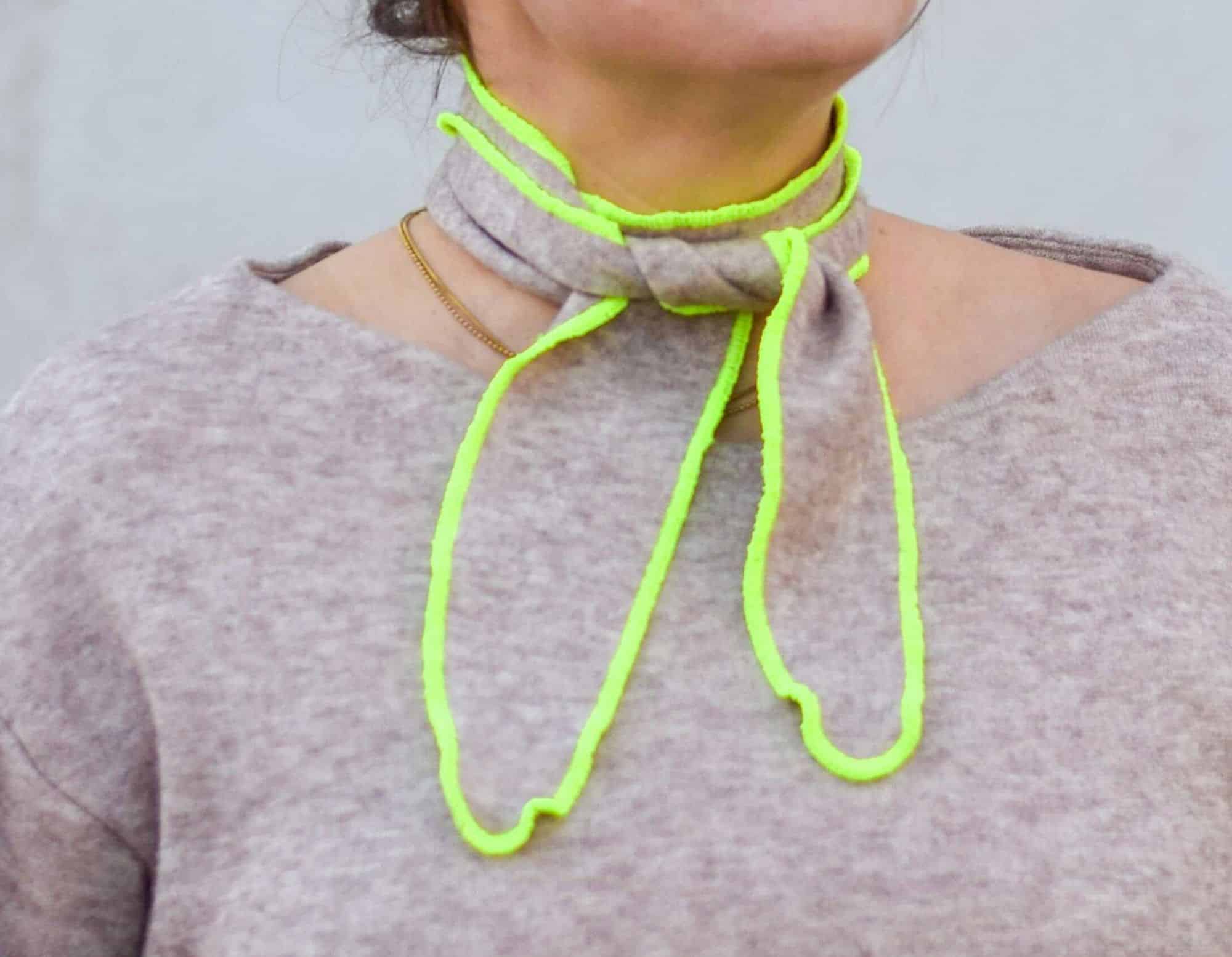 Miniscarf nähen Minischal nähen Strickstoffe Stoffreste verwerten 5 Minuten DIY Geschenk für Freundin nähen Meine Herzenswelt