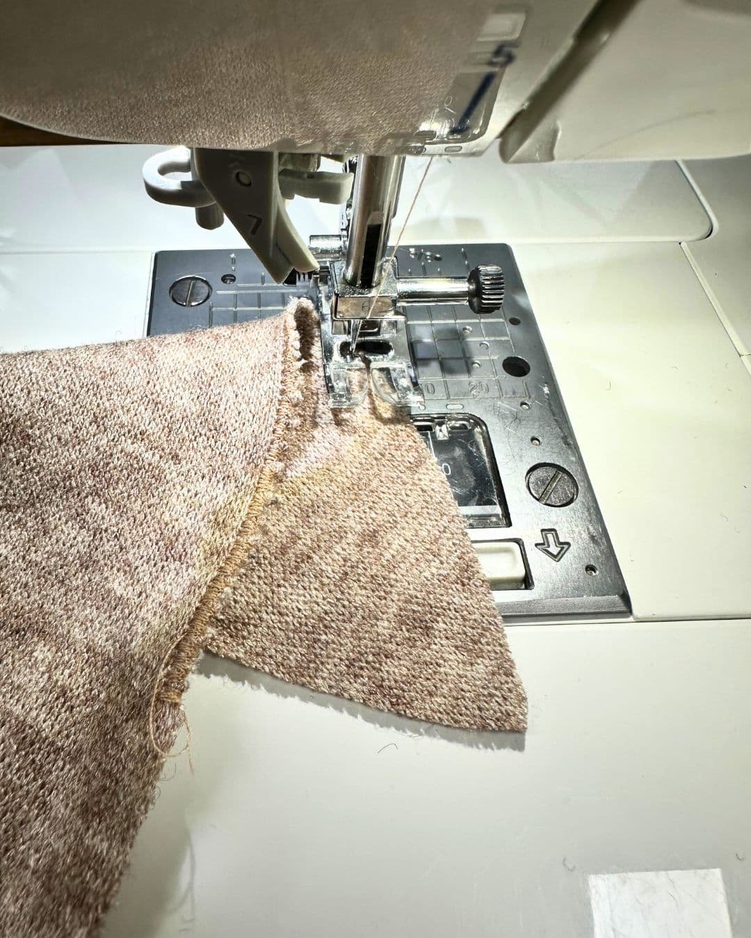 Miniscarf nähen Minischal nähen Tutorial Anleitung Nähen aus Stoffresten Meine Herzenswelt (4)